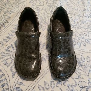 Nurse clogs